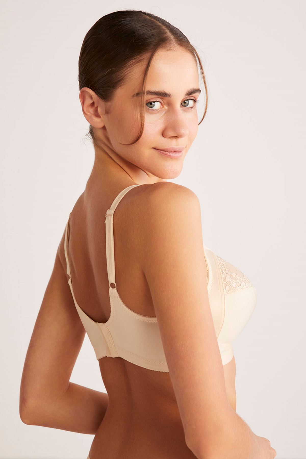 Kom Barbara Telsiz ve Kapsız Toparlayıcı Sütyen Ten