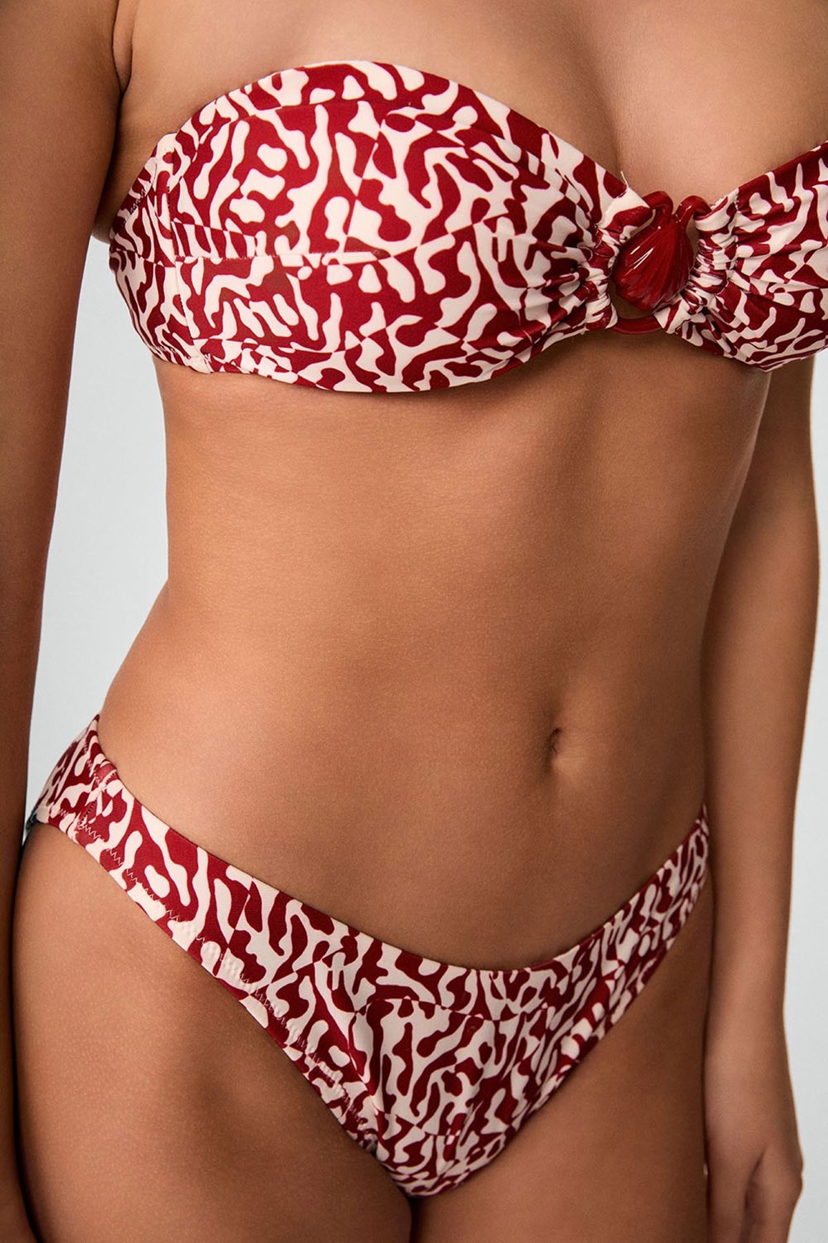 Kom Lium Aksesuar Detaylı Straplez Bikini Takımı Bordo