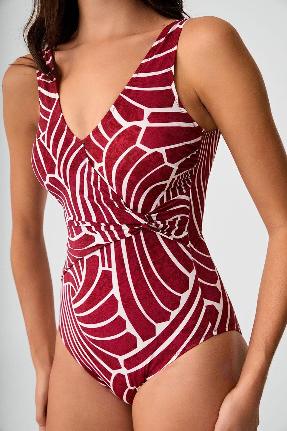 Kom Reparo Desenli Toparlayıcı Mayo Vişne