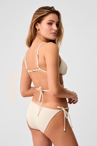 Kom Ina Simli Kumaşlı Aksesuar Detay Bikini Takımı Krem